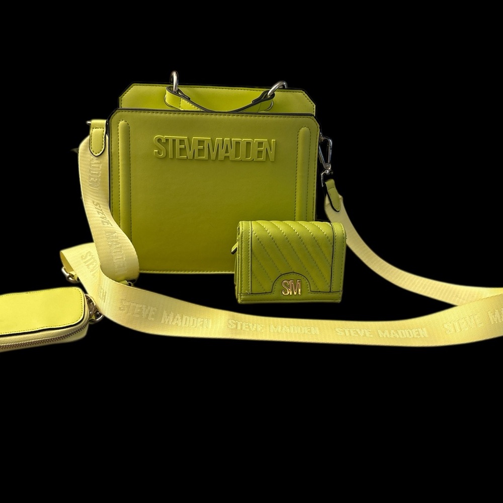 Steve Madden Green Crossbody Bag with Adjustable Strap and wallet